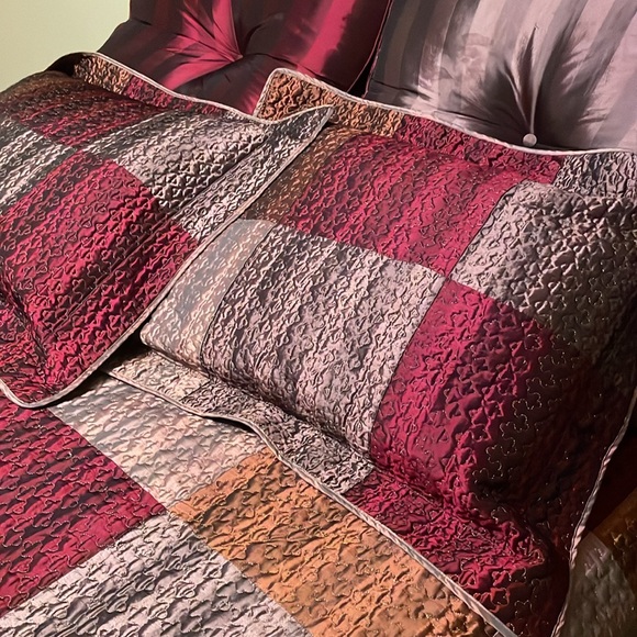 King Burgundy & Bronze Quilt Bedding Set - Picture 3 of 8